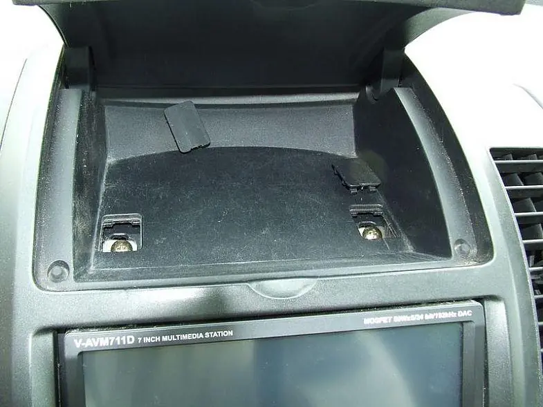 Изображение для статьи: Установка автомагнитолы VARTA V-AVM711D в Nissan Note