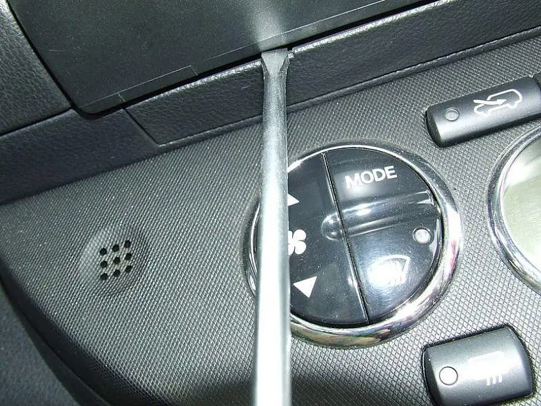 Изображение для статьи: Установка автомагнитолы VARTA V-AVM711D в Nissan Note