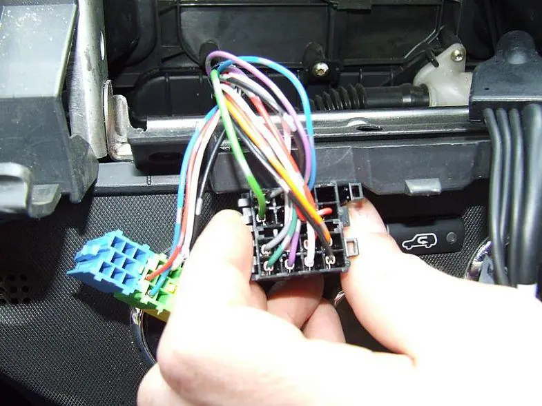 Изображение для статьи: Установка автомагнитолы VARTA V-AVM711D в Nissan Note