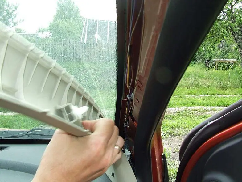Изображение для статьи: Установка автомагнитолы VARTA V-AVM711D в Nissan Note
