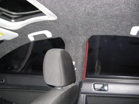 Изображение для статьи: Перетяжка стоек и потолка карпетом в Mitsubishi Lancer X
