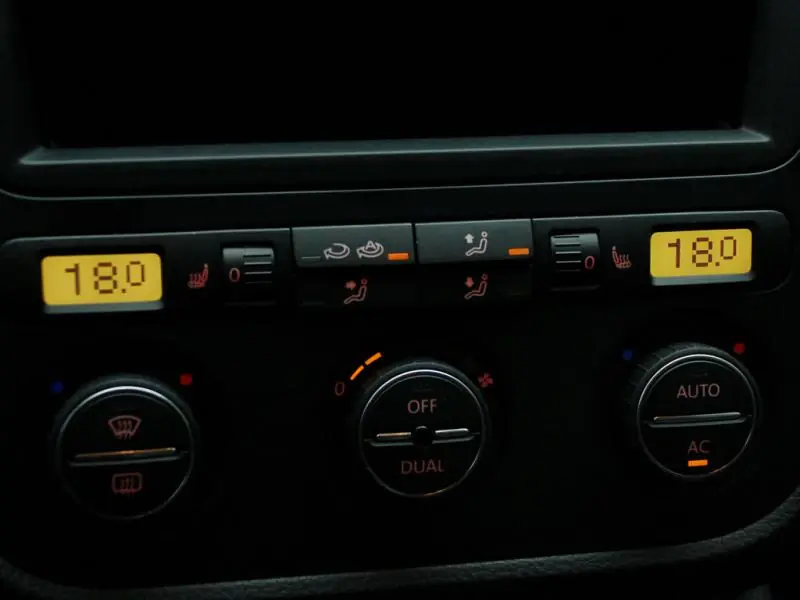 Изображение для статьи: Изменяем цвет подсветки приборов Volkswagen Jetta