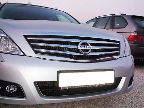 Изображение для статьи: Установка защитной сетки радиатора в Nissan Teana