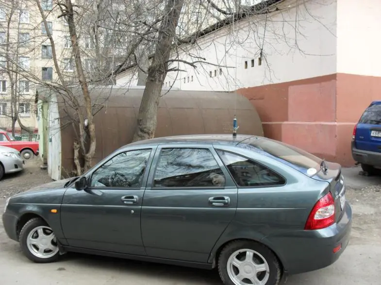 Изображение для статьи: Установка рации и антенны в Lada Priora хэтчбек