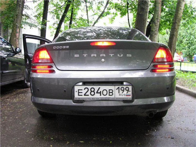 Изображение для статьи: Установка светодиодов в заднии катафоты бампера Dodge Stratus