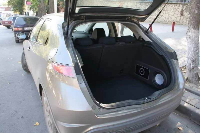 Изображение для статьи: Установка сабвуфера и акустики в Honda Civic