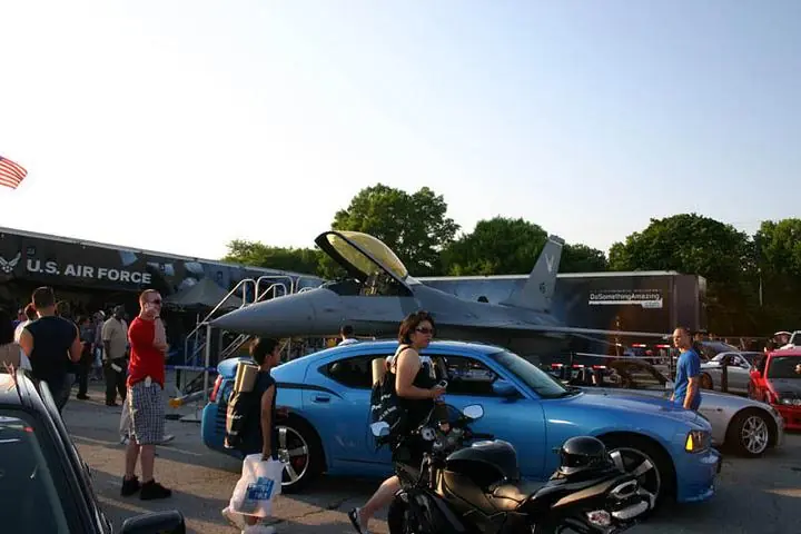 Изображение для статьи: США - Тюнинг по-американски, выставка автомобилей