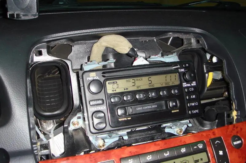 Изображение для статьи: Установка датчика уровня в бачок омывателя Toyota Camry V30
