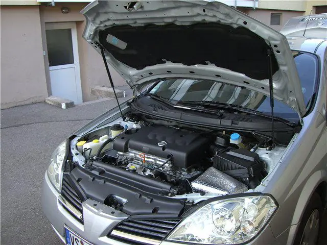 Изображение для статьи: Установка амортизаторов капота на Nissan Primera