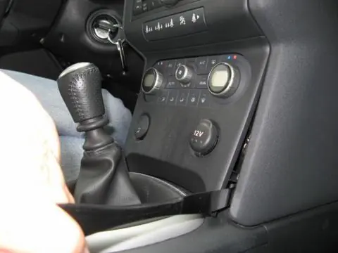 Изображение для статьи: Входы USB и AUX в Nissan Qashqai