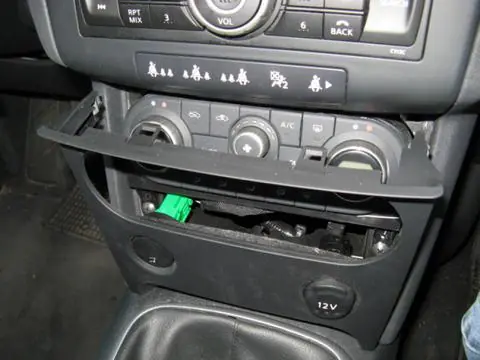 Изображение для статьи: Входы USB и AUX в Nissan Qashqai