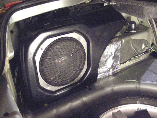 Изображение для статьи: Установка сабвуфера и акустики в Chrysler Sebring