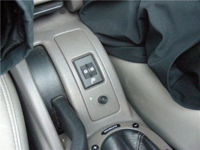 Изображение для статьи: Установка сабвуфера и акустики в Chrysler Sebring
