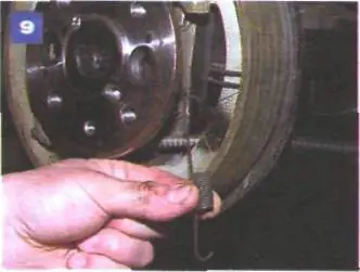 Замена задних тормозных колодок