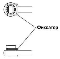 Установка фиксатора троса управления коробкой передач