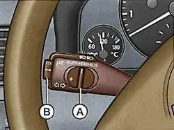 Расположение переключателя (А) и клавиши (В) управления круиз-контролем