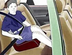 Установленное на заднем сиденье детское сиденье