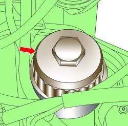 Расположение крышки масляного фильтра на дизельных двигателях V6 и 1,9 л с насосом/ форсункой