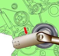 Использование специального приспособления 3197 для фиксации шкива коленчатого вала от проворачивания
