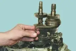 Разборка и сборка коробки передач и дефектовка ее деталей