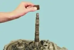 Разборка и сборка коробки передач и дефектовка ее деталей