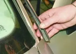 Замена неподвижного остекления кузова