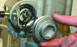 Разборка и сборка коробки передач и дефектовка ее деталей