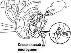 Снятие болта ступицы