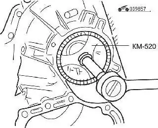 Использование приспособление КМ-520 для снятия опорного кольца