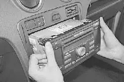 Снятие и установка автомагнитолы