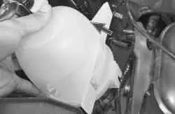 Снятие и установка расширительного бачка
