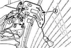 Расположение болтов (1) крепления кронштейна (2) дополнительного стоп-сигнала