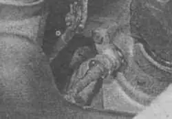 2.11 Соединение тросика спидометра