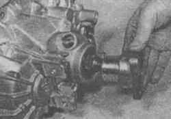 8.3 ...и снимите фланец