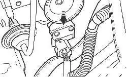 Расположение клапана системы управления частотой вращения холостого хода (IAC) на моделях до 2001 года выпуска