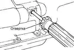 Установка отвертки для фиксации уравновешивающего вала