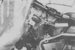 2.11 Контргайки тяги автоматической трансмиссии на автомобилях 1987-88 г.г. с селектором на рулевой колонке